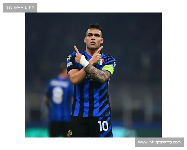 劳塔罗头球中柱跪地捶草，国米决赛遗憾瞬间成赛季缩影