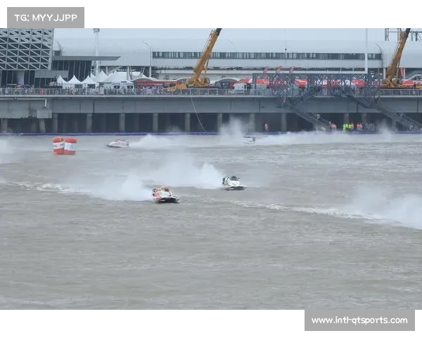 中国天荣F1H2O摩托艇队主力赛手莫林主场挑战奖台